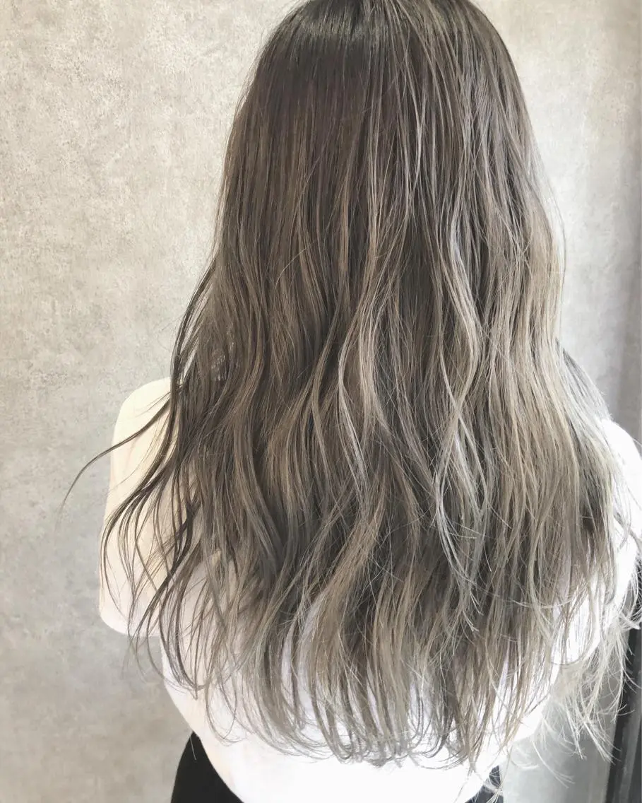 ロング カラー 顔周りレイヤーカット ブリーチminamiのヘアスタイル