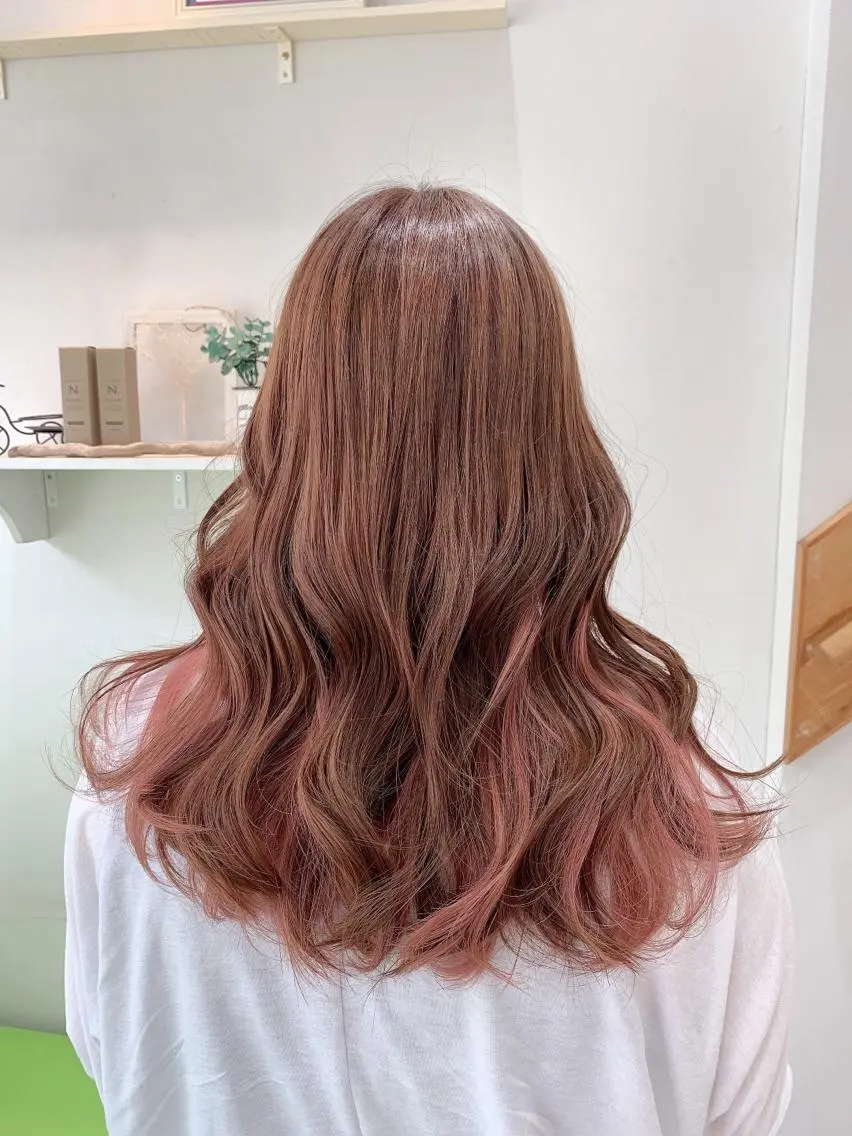 ロング カラー ピンクカラー ヘアカラー トリートメント ヘアアレンジ にいた かづしげのヘアスタイル