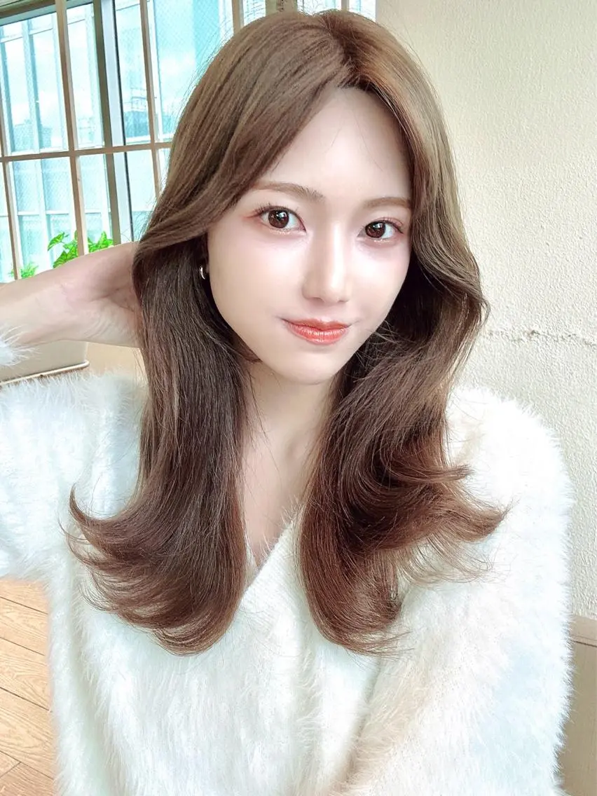 セミロング くびれヘア 顔まわりレイヤー 韓国風ヘア レイヤーカット 似合わせカット カット ヘアカラー トリートメント 市原 大翼のヘアスタイル