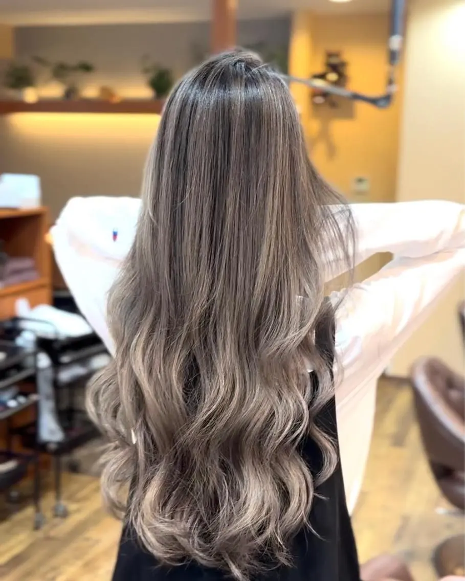ロング カラー バレイヤージュ レイヤーカット 小川 修平のヘアスタイル