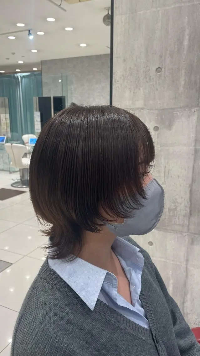 ミディアム 顔周りカット ウルフカット ハイトーンカラー✨️ 艶カラー特化Amiのヘアスタイル