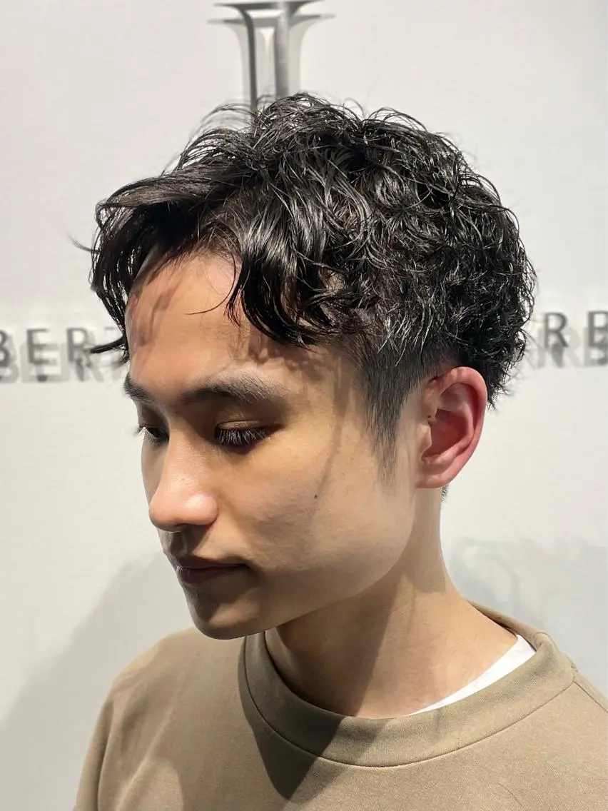 ショート パーマ ツイストスパイラルパーマ パープルカラー スパイラルパーマ YOSHI 吉田圭祐のヘアスタイル