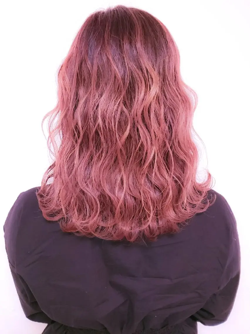 セミロング カラー ヘアアレンジ グラデーションカラー ピンクカラー 成瀬 弘光のヘアスタイル
