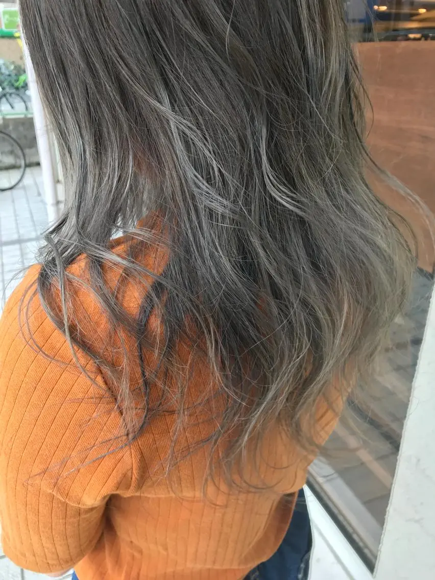 ミディアム カラー グラデーションカラー シルバー 艶髪育成サロン 京橋　shinのヘアスタイル