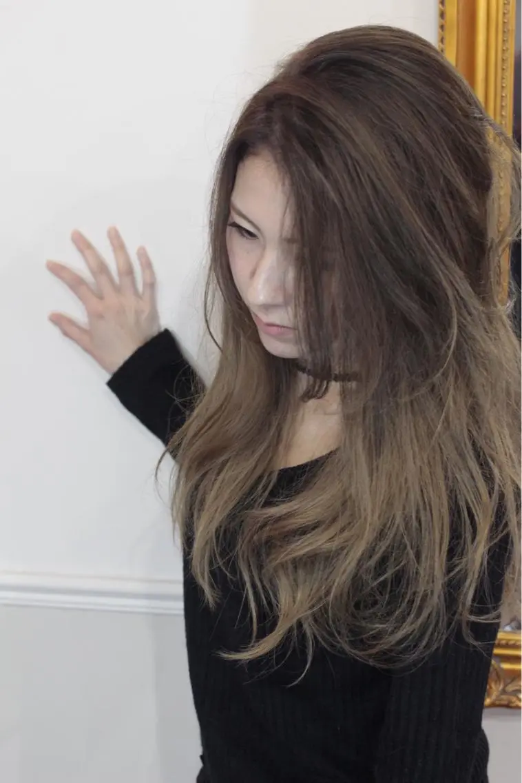 ロング カラー ブリーチ グラデーションカラー 松田 由貴のヘアスタイル