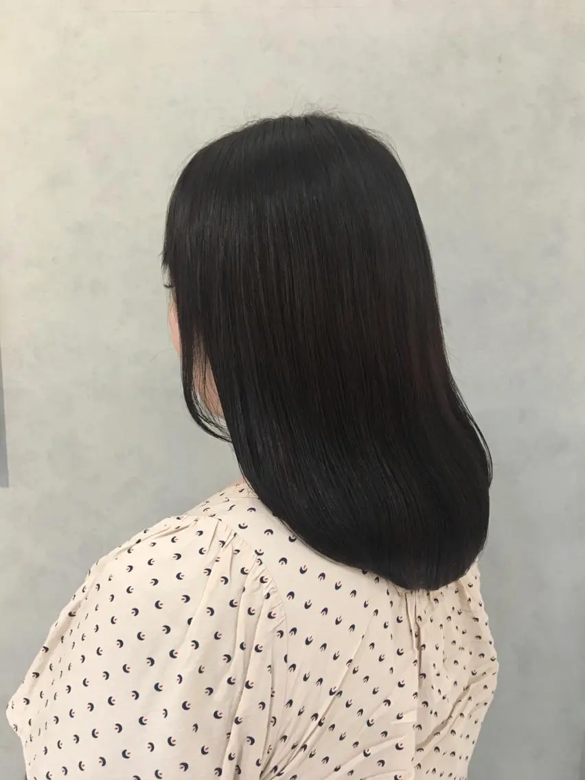 セミロング カラー ︎︎🧸 ユリ ︎︎🧸のヘアスタイル