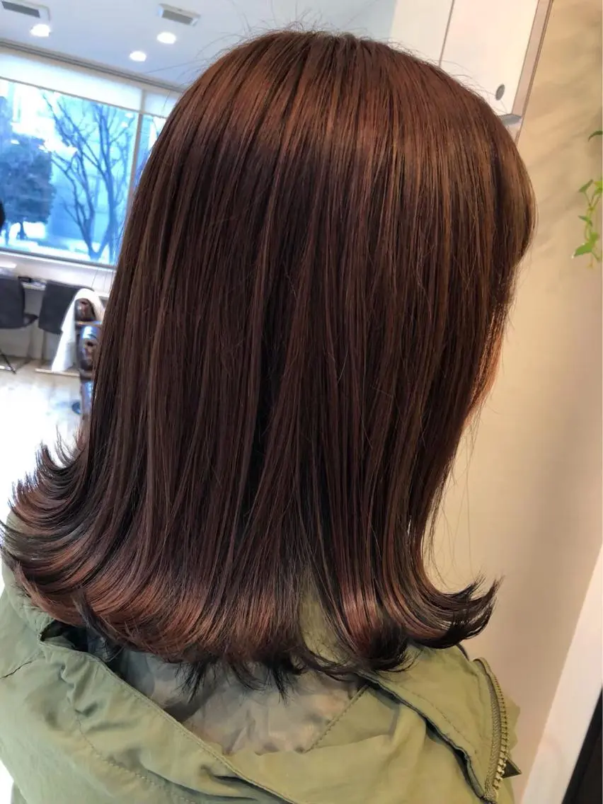 セミロング カラー ブラウンカラー 外ハネヘア カット ヘアカラー 美髪✨髪質改善特化 🦩対馬🦩のヘアスタイル