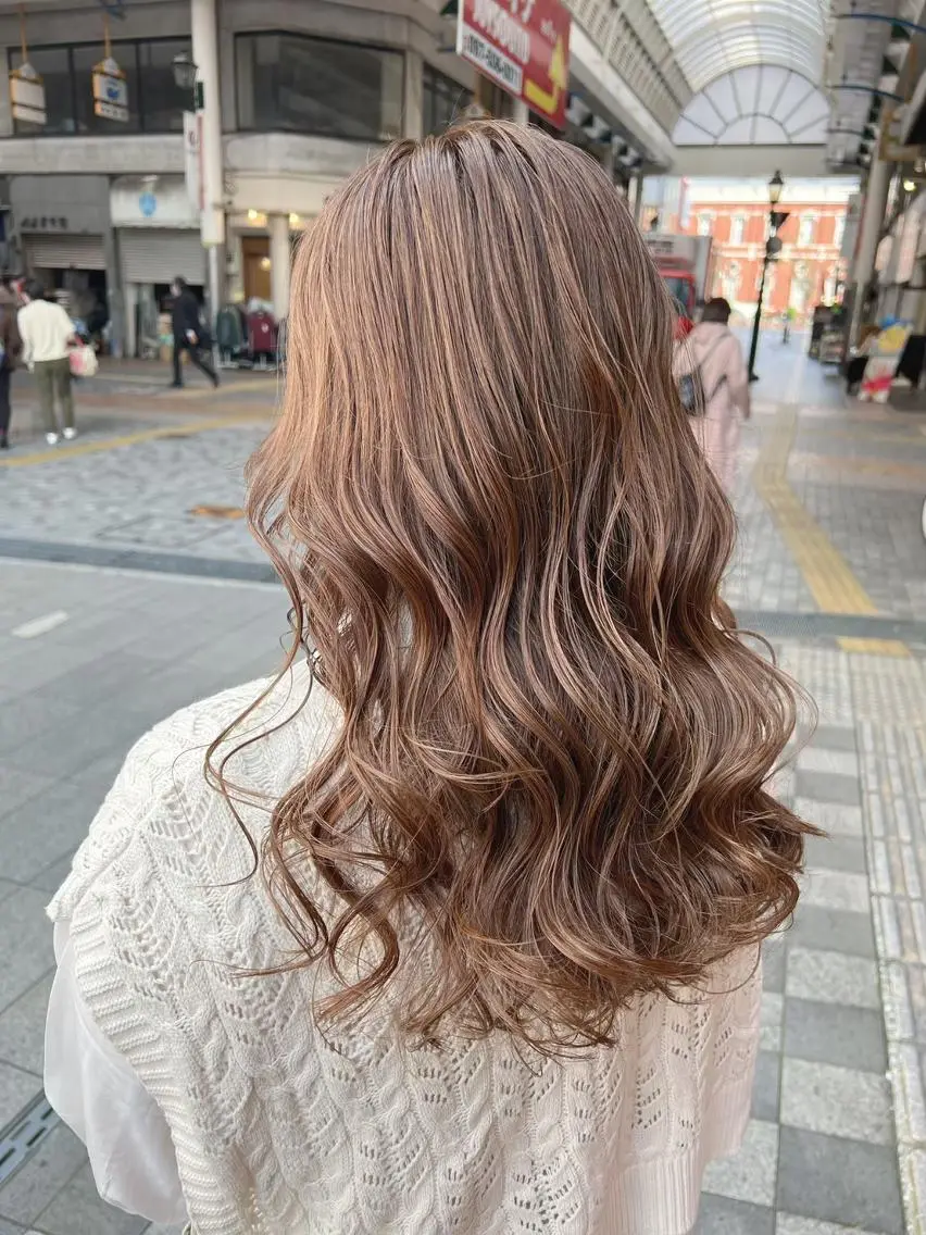ミディアム 外国人風カラー ハイライト 髪質改善 似合わせカット トリートメント saho .のヘアスタイル