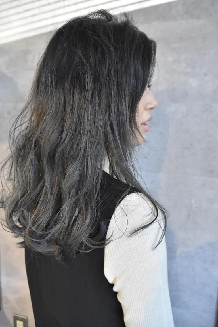 ロング カラー アッシュ ダークアッシュ グラデーションカラー シルバー カット ヘアカラー hair salon Glanzのヘアスタイル