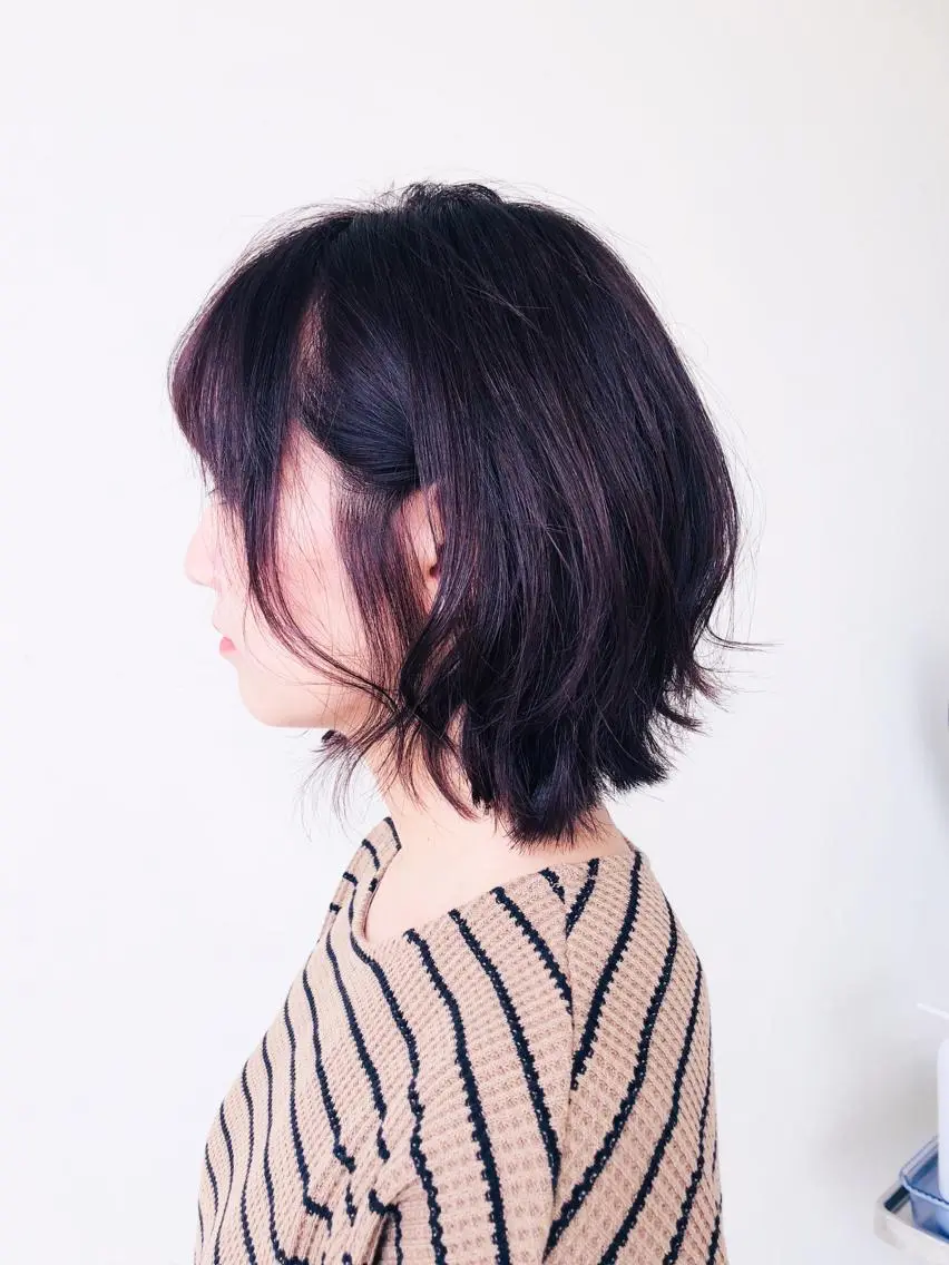 ショート カラー 切りっぱなしボブ ブラウンカラー パープルカラー ボブ トリートメント 秋野 睦実のヘアスタイル