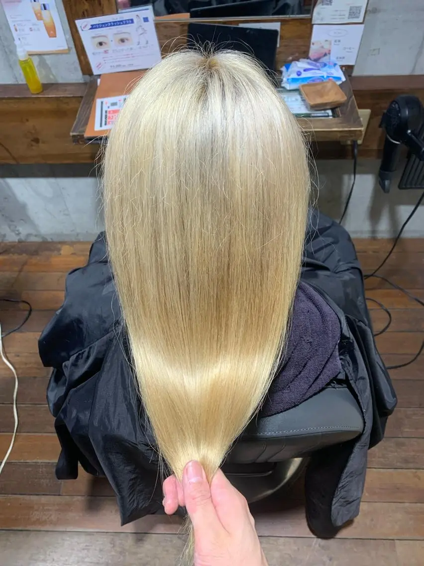 カラー 塩川 亮眞のヘアスタイル