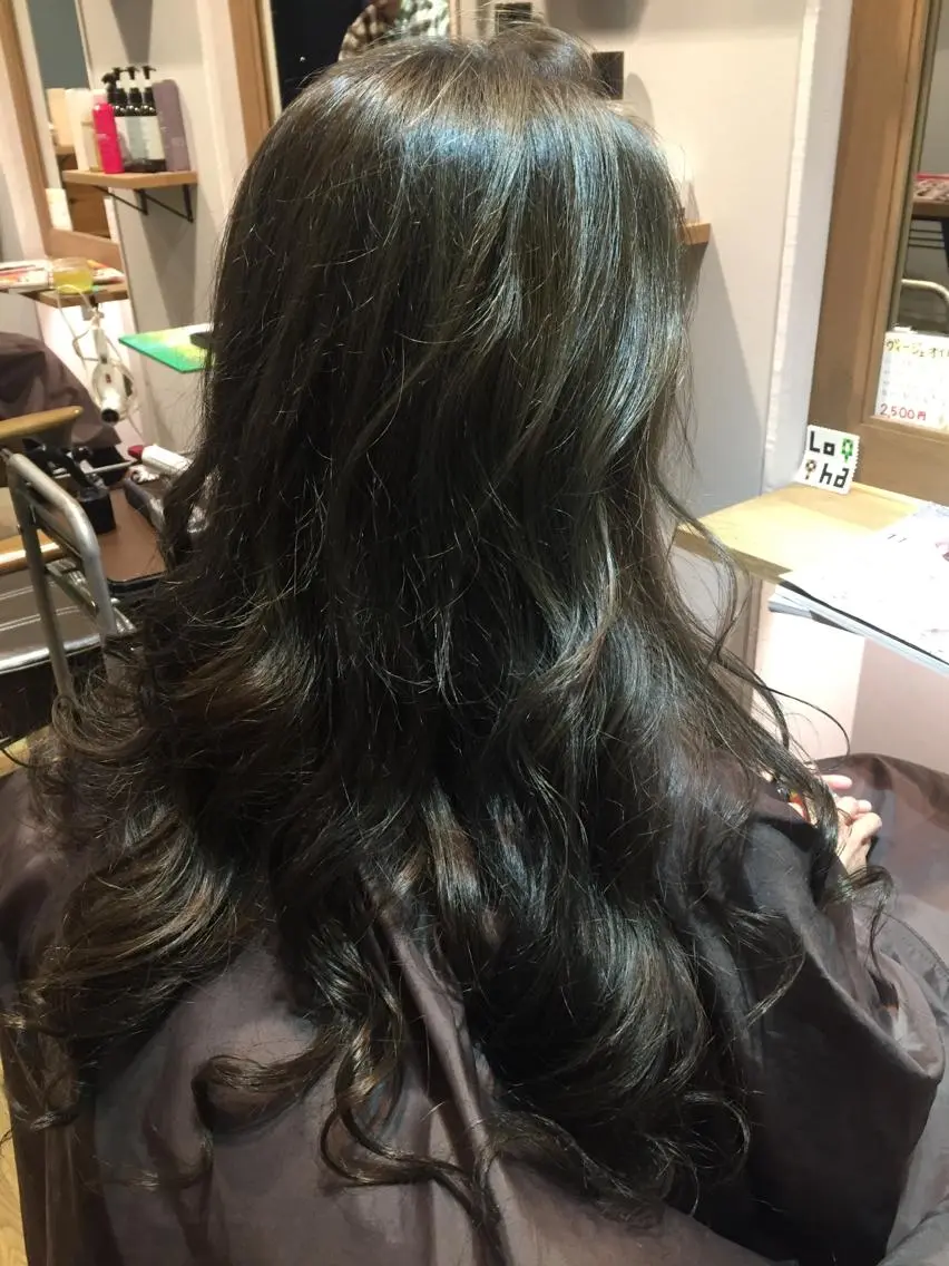 ロング カラー ハイトーンカラー ツキダテ ユイのヘアスタイル