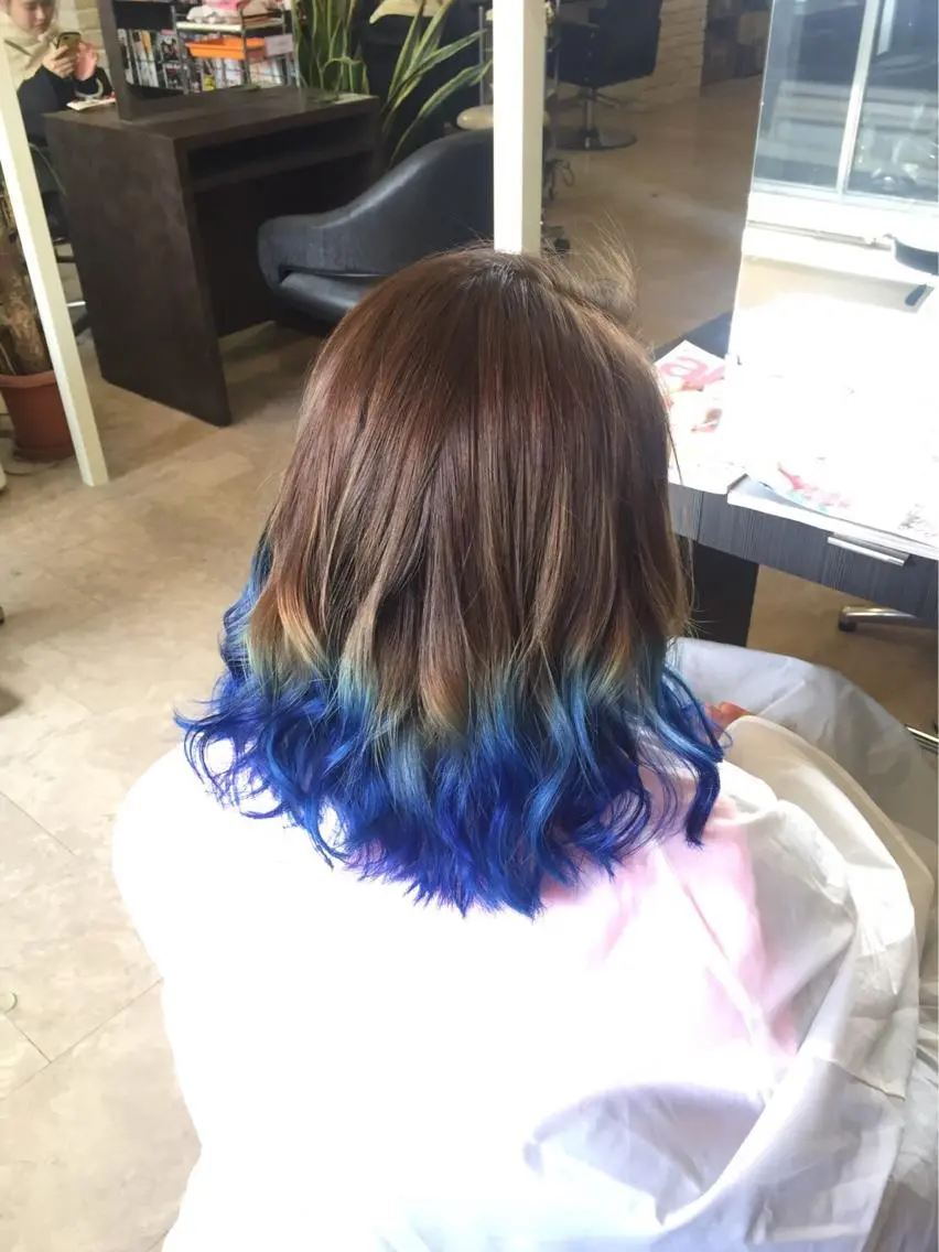 セミロング カラー ブルーカラー グラデーションカラー 💓シールエクステ ルミエールのヘアスタイル
