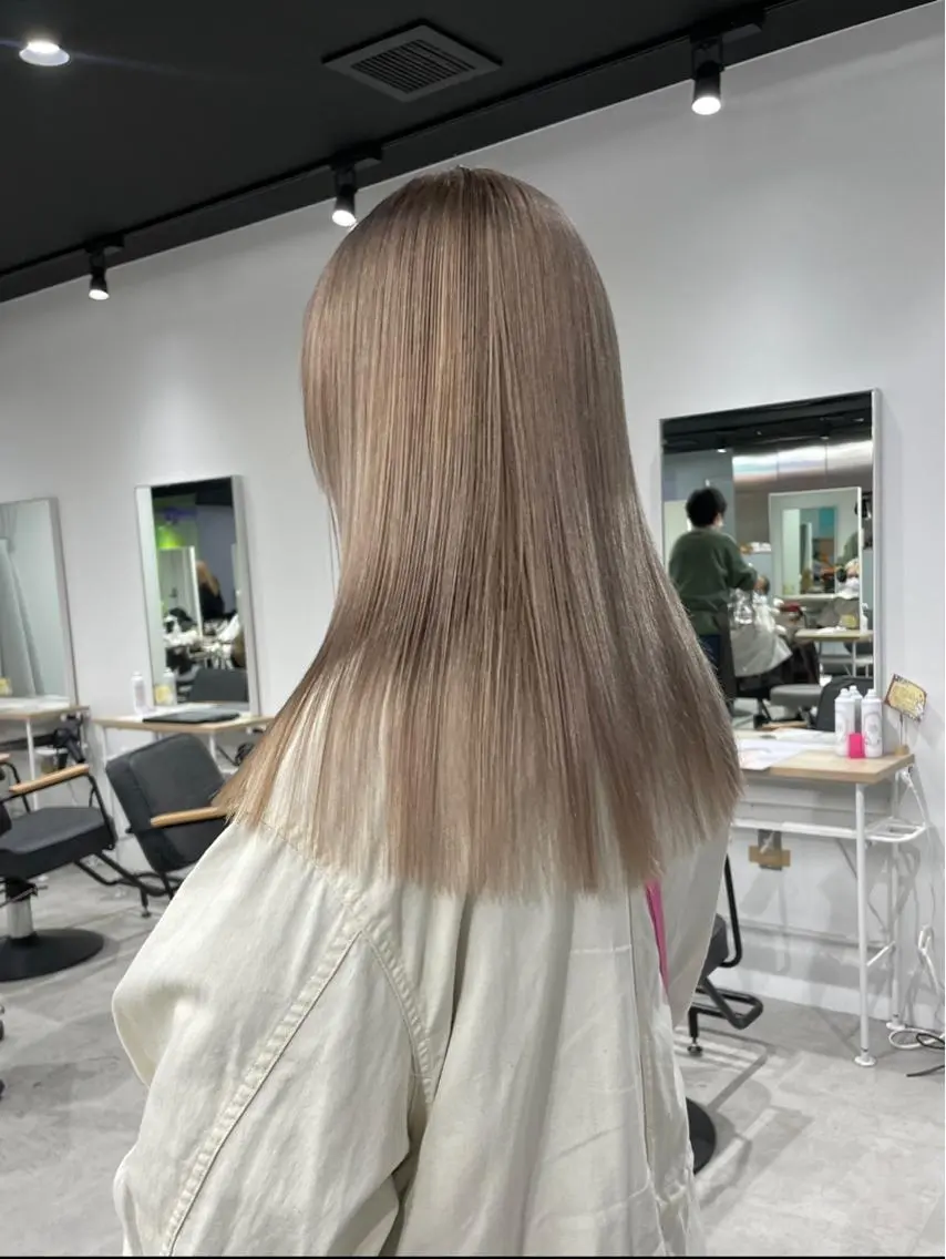 カラー Shiori・:* 💫のネイルデザイン