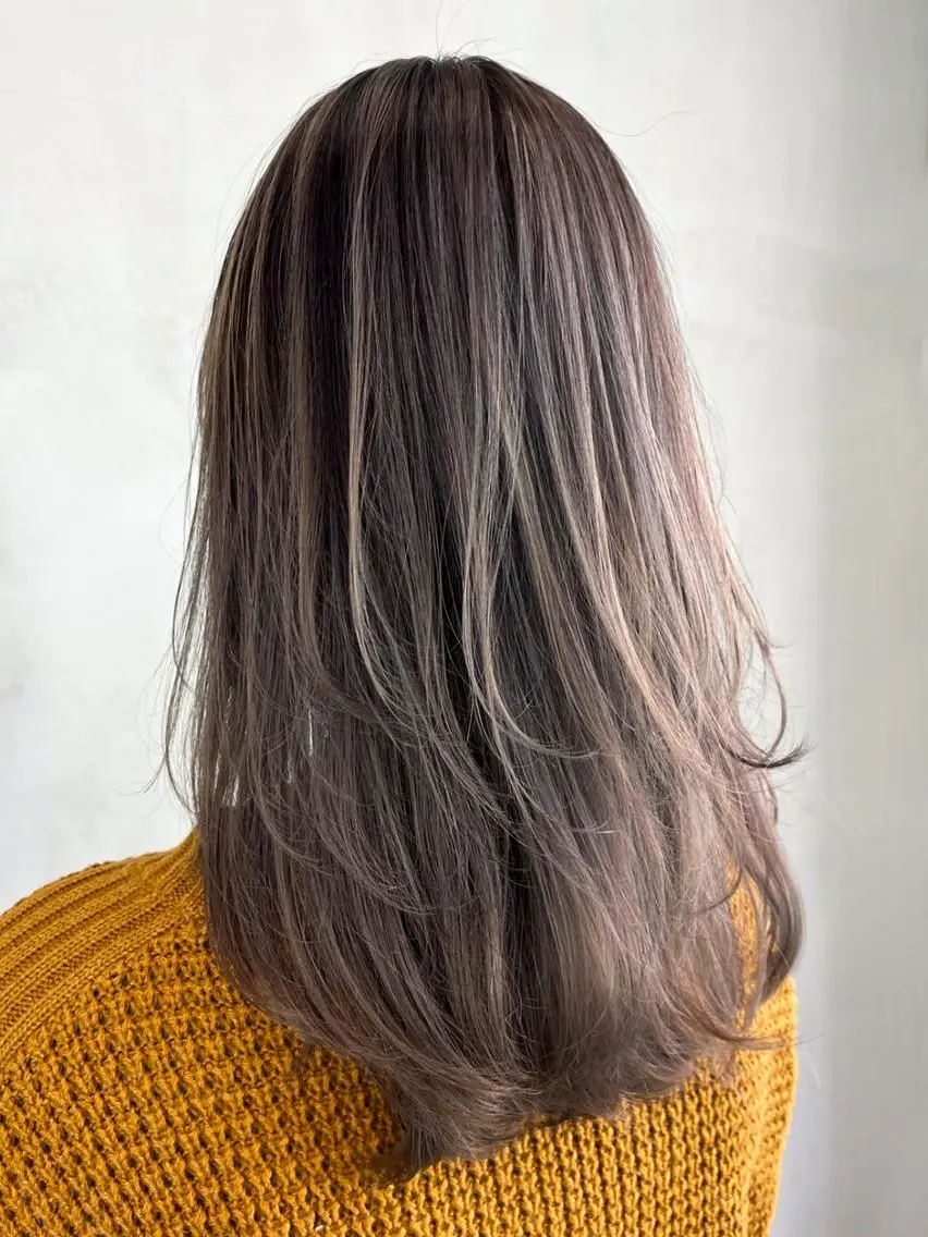 ミディアム カラー バレイヤージュ グレージュ レイヤーカット カット ヘアカラー トリートメント ITbyALBUM 浦和店のヘアスタイル