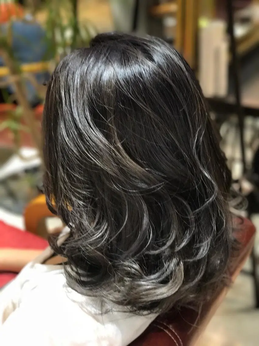 ロング カラー ヘアアレンジ ブリーチ グレージュ 小林 美央のヘアスタイル