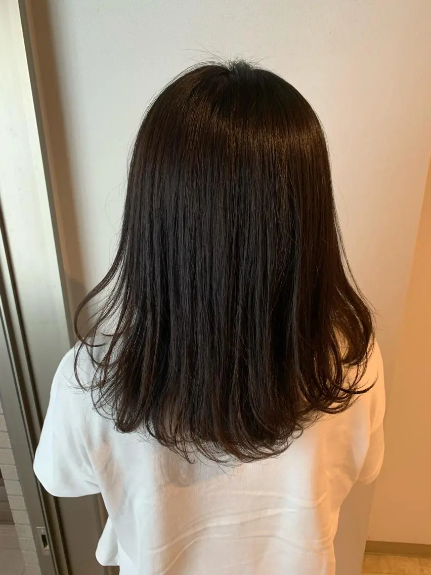 セミロング カット ヘアカラー うしだ かおるのヘアスタイル
