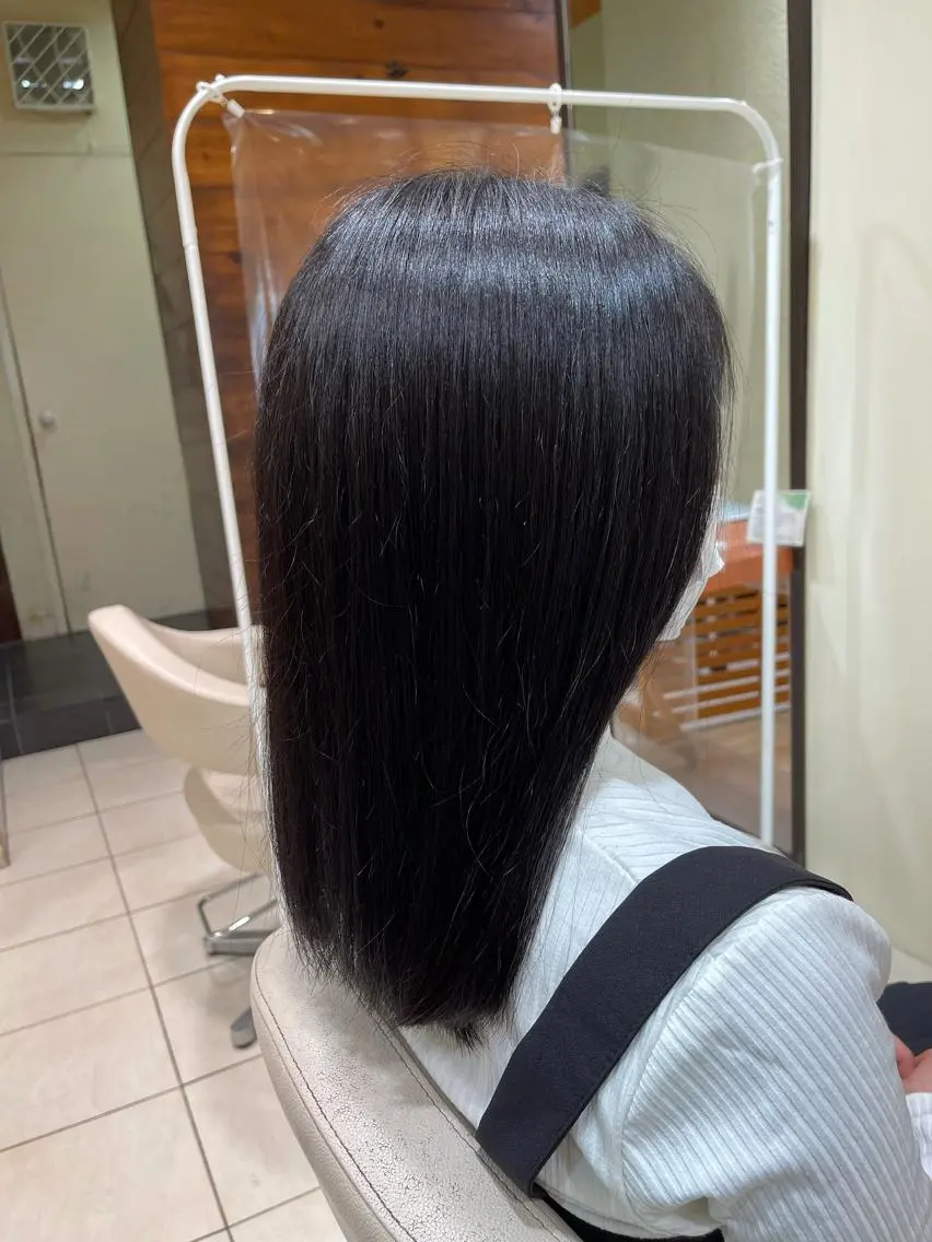 セミロング カラー 黒髪 ブルーカラー ブルーブラック カネヒラ リョウスケのヘアスタイル