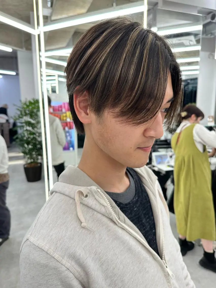 ショート カラー メンズ メンズブリーチ メンズハイライト ブリーチ ケアブリーチ ハイライトカラー カット ヘアカラー トリートメント ブリーチ指名No.1 Daikiのヘアスタイル