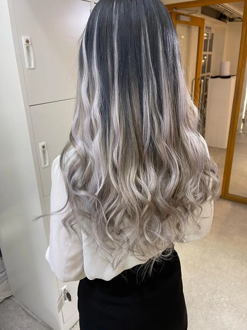 ロング カラー グラデーションカラー エクステ カット ヘアカラー トリートメント エクステ ハナ💎中韓/艶髪 ハイトーン/エクステのマツエク・マツパデザイン