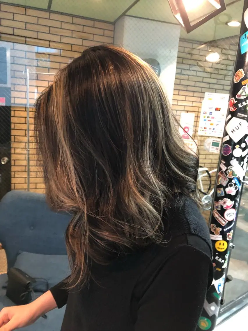 セミロング シールエクステ エクステ ハイライト 髪質改善 レイヤーカット ワンホンレイヤー エクステづまのヘアスタイル