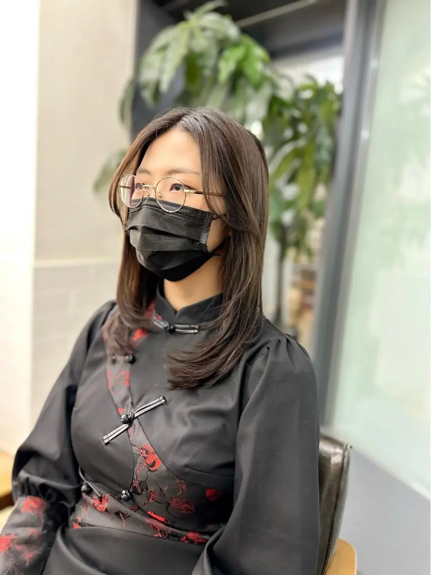 ミディアム カラー パーマ ヘアアレンジ メンズ キッズ ネイル マツエク・マツパ アイブロウ 似合せレイヤー／ 柔らか透明感カラーのヘアスタイル