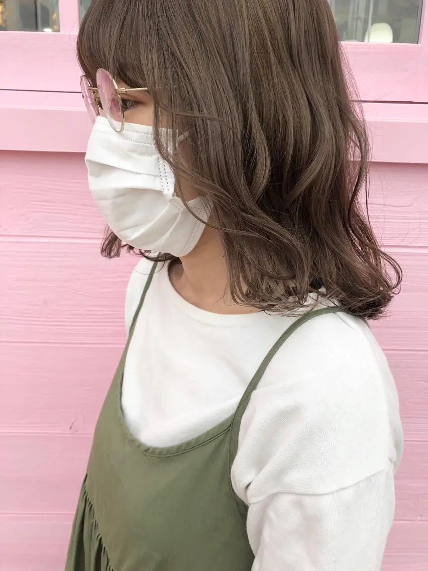 ミディアム カラー 透明感カラー グレージュ カット ヘアカラー 岩田 萌那のヘアスタイル