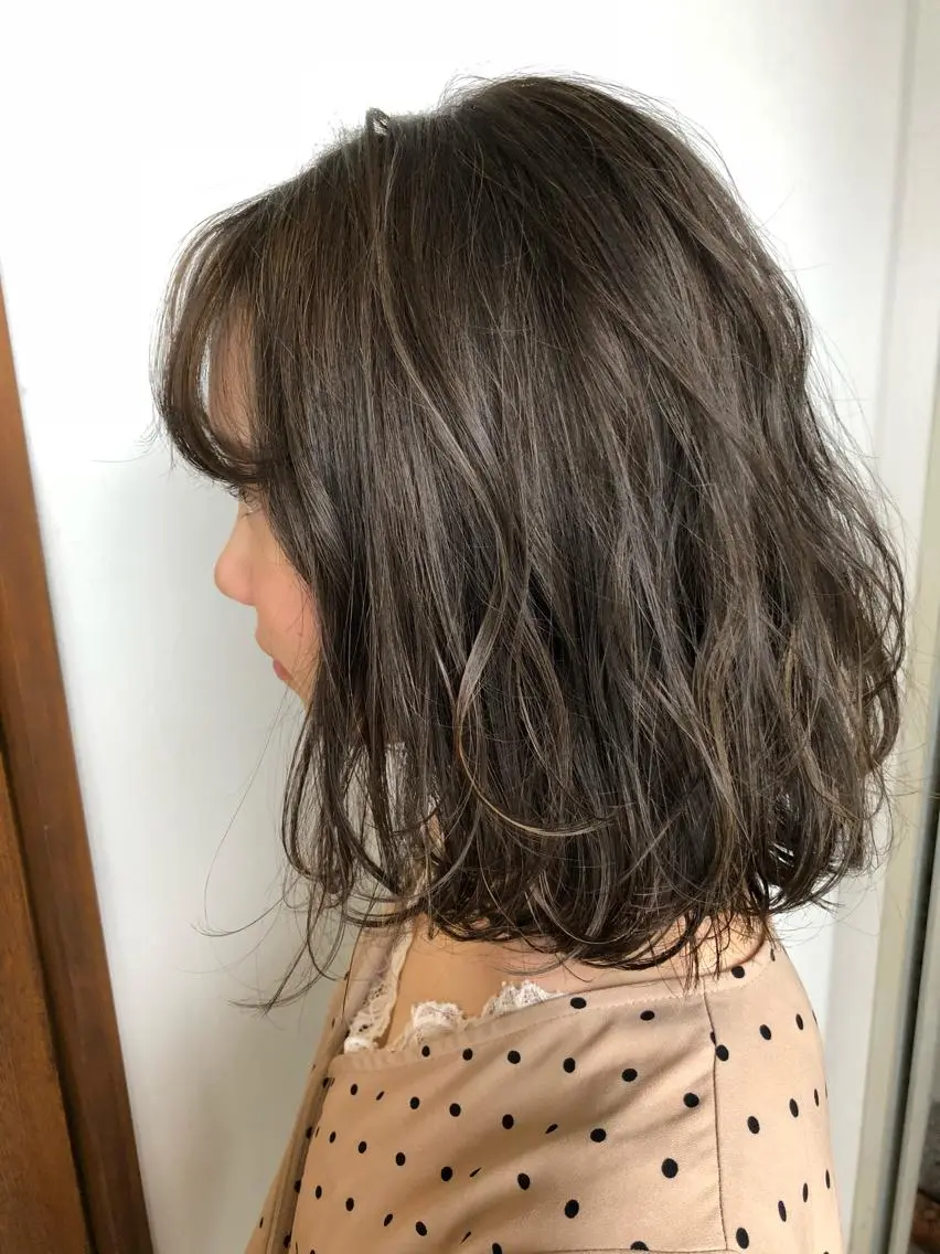 ミディアム カラー ハイライトカラー ハイライト 比嘉 千咲のヘアスタイル