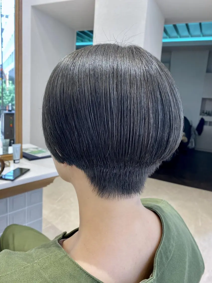 ショート カラー ブリーチ ダークグレー ダークグレージュ グレージュ 透明感カラー 田中 有乃のヘアスタイル