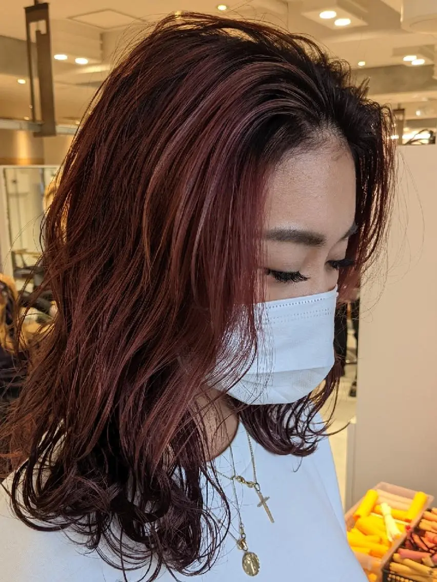 セミロング カラー バレイヤージュ ハイライトカラー レッドカラー ハイライト レイヤーカット カット ヘアカラー トリートメント nameless髪質 改善ブリーチ心斎橋のヘアスタイル