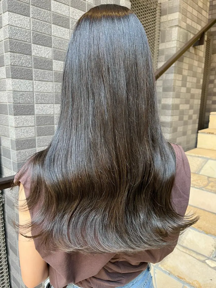 カラー アッシュ ミルクティーアッシュ しみず りぶのヘアスタイル