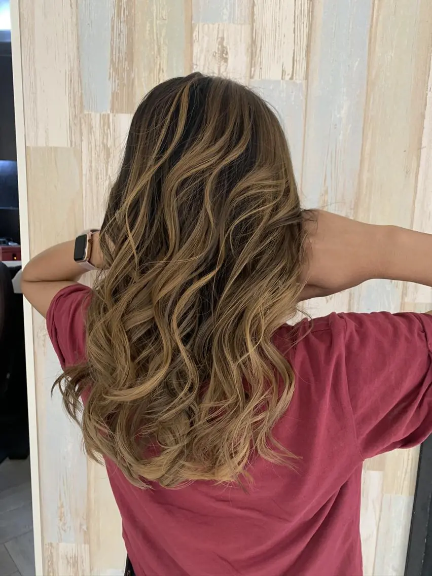 ロング レイヤーカット ヘアカラー 片山 果美のヘアスタイル