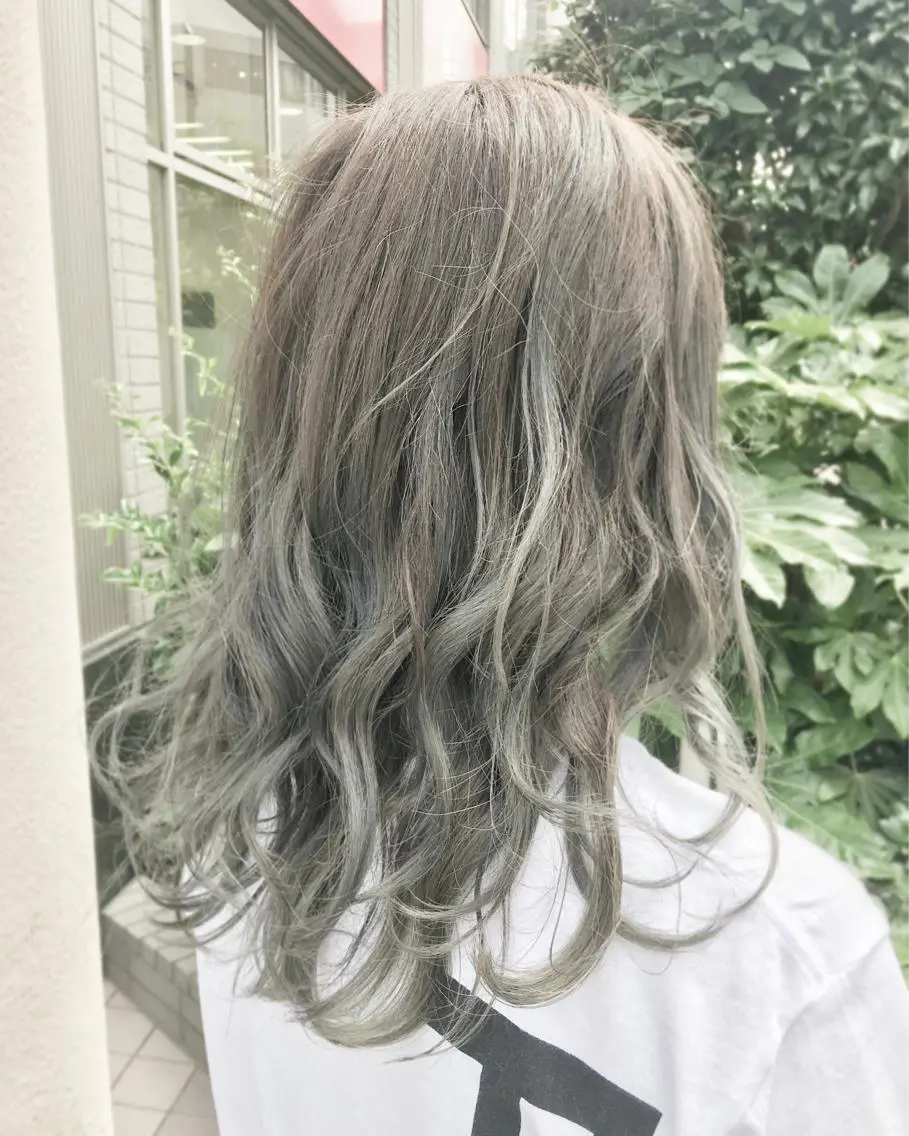 ロング カラー アッシュ カット ヘアカラー トリートメント ブリーチ/バレイヤ ージュ川端裕司のヘアスタイル