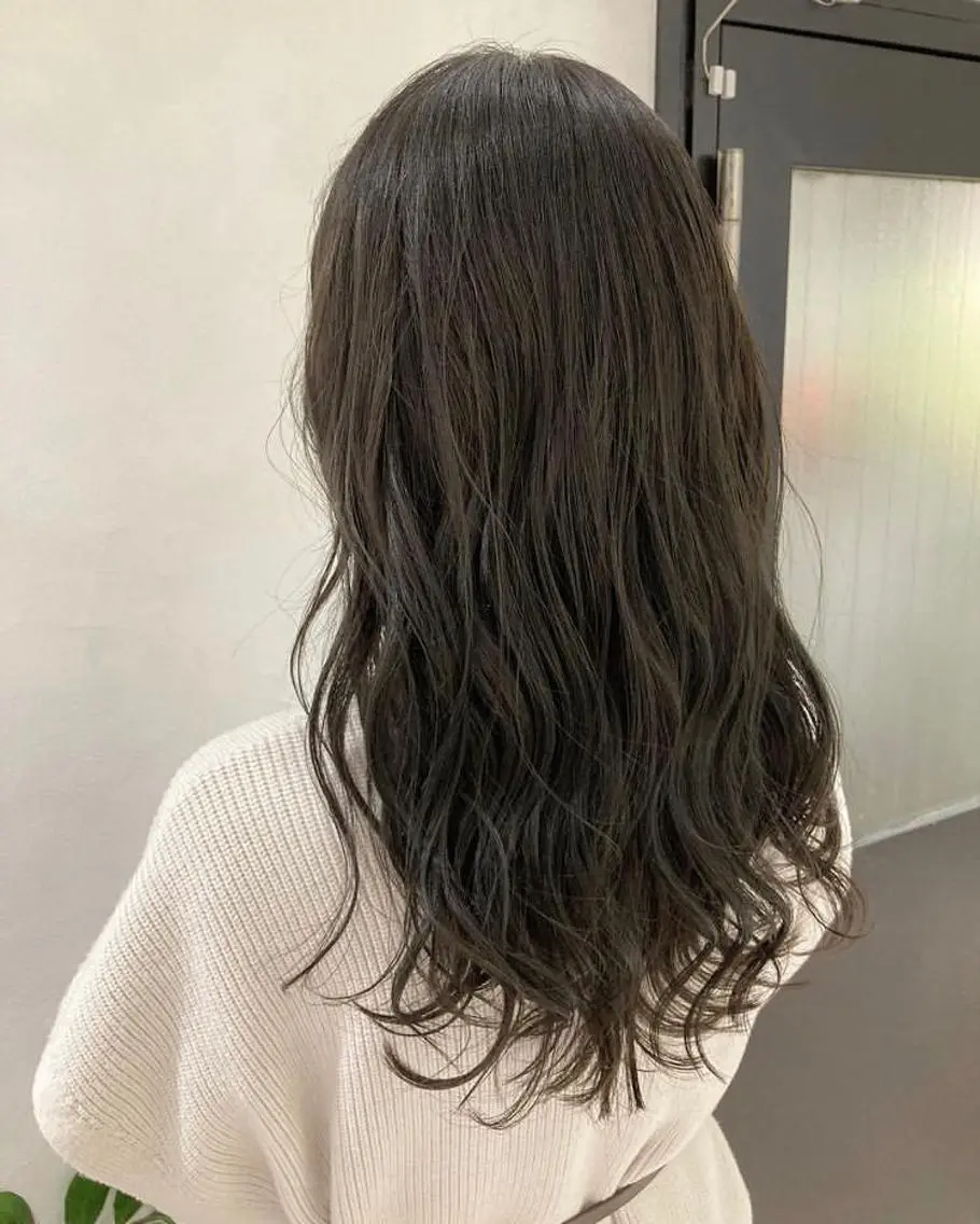 ロング カラー ヘアアレンジ ブリーチ グレージュ ハイトーンカラー ブリーチなしカラー エグチ アキラのヘアスタイル