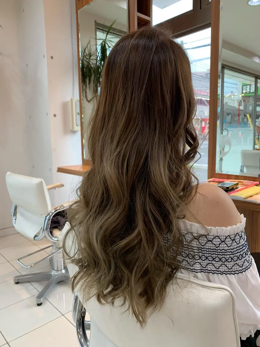 セミロング カラー ブリーチ ブリーチなしカラー 白髪ぼかしハイライト 柳川拓哉のヘアスタイル
