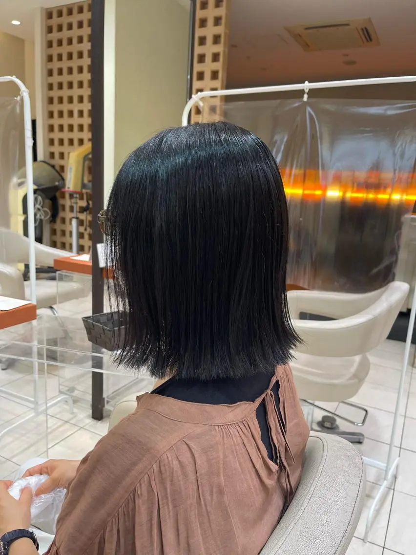ミディアム カラー 黒髪 ブルーカラー ブルーブラック カネヒラ リョウスケのヘアスタイル