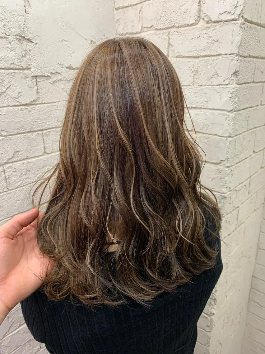 ロング 🦄ハイトーンカラー 🦄まるおしょうのヘアスタイル