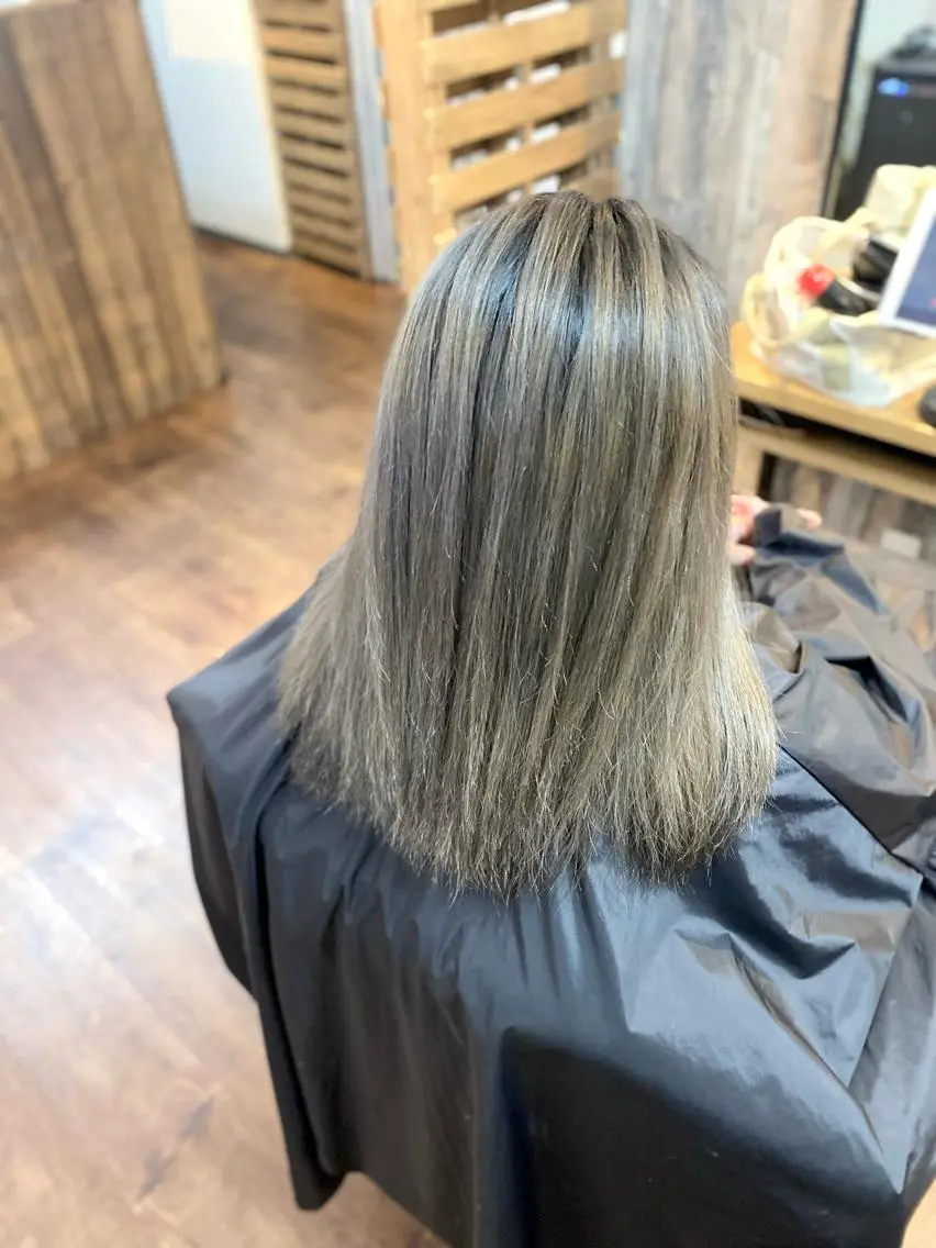 セミロング カラー カット ヘアカラー トリートメント Luzir⭐︎ GEN⭐︎のヘアスタイル