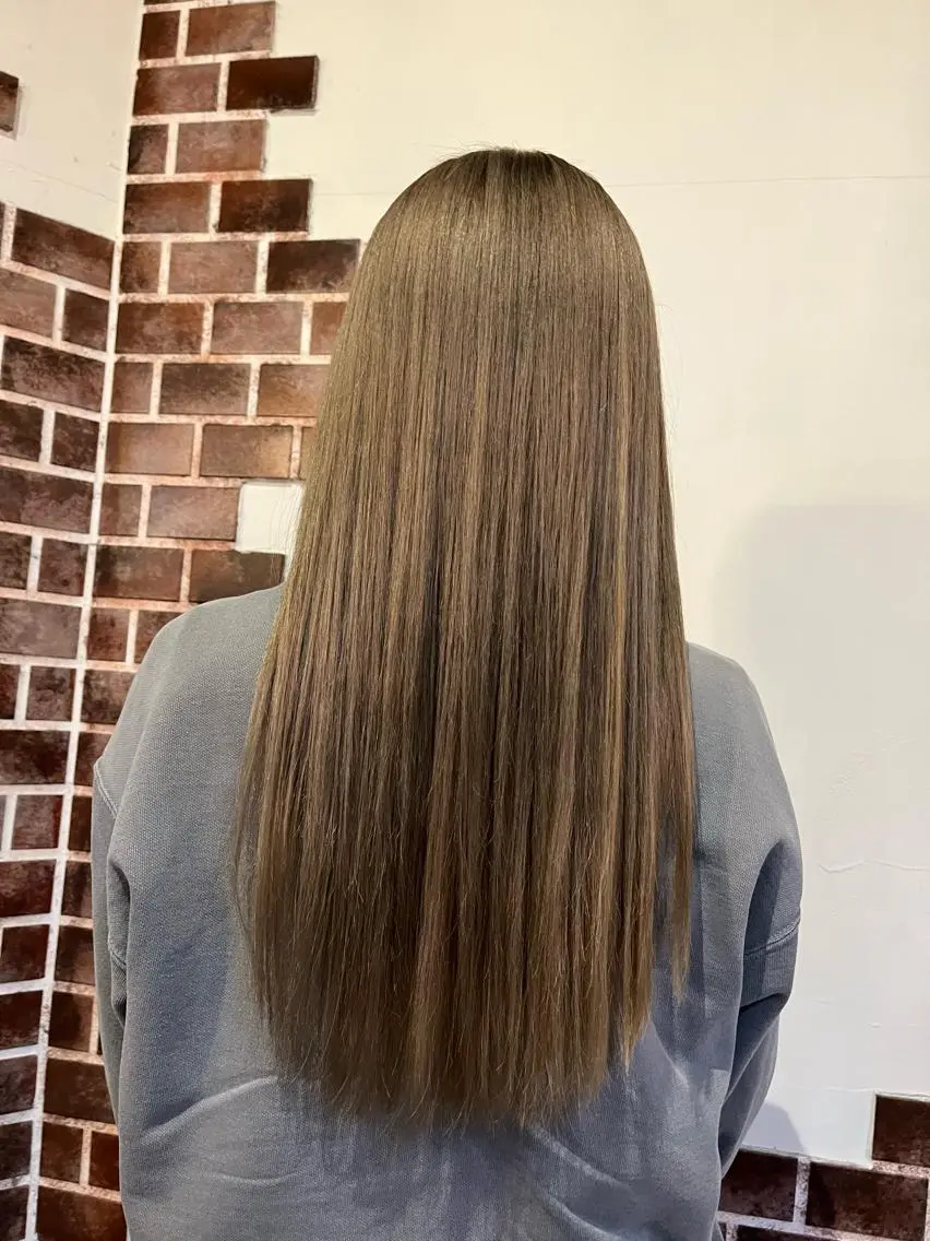 カラー グレージュ 松下 詩恵里のヘアスタイル