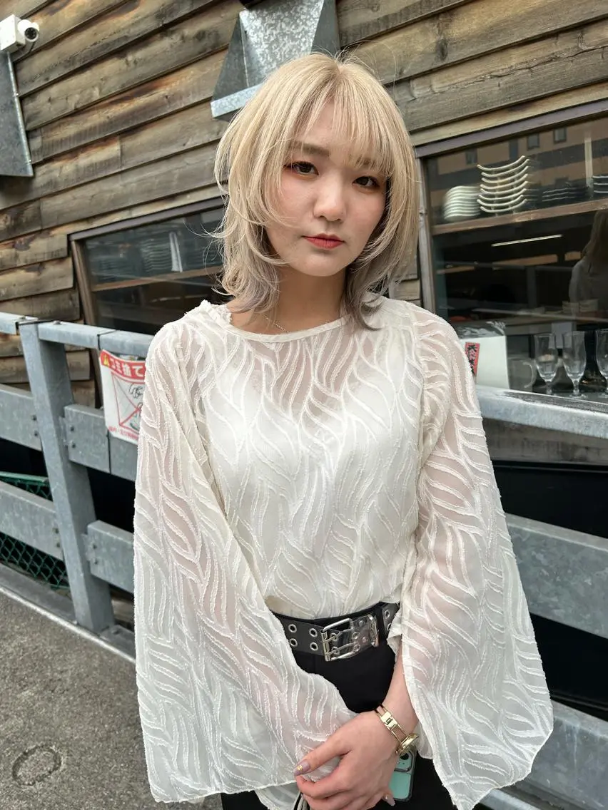 セミロング カラー ベージュカラー ホワイトベージュ ウルフカット ヘアカラー トリートメント ハイトーン/メンズ 水野翔太のヘアスタイル