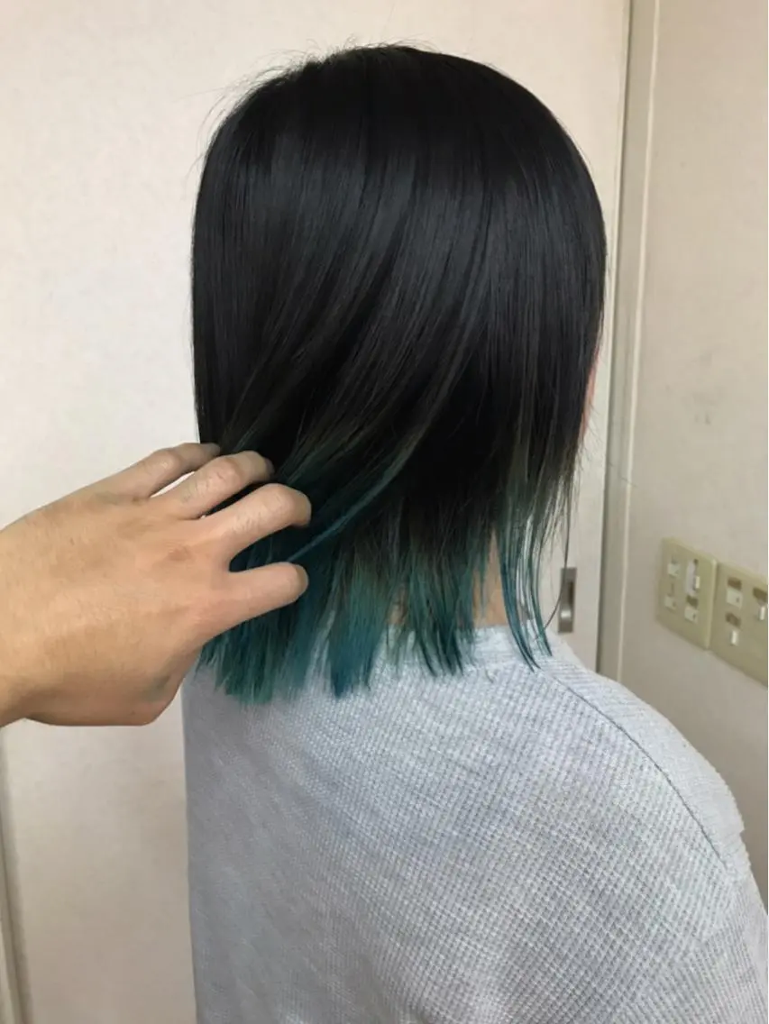 ミディアム カラー ヘアアレンジ ブルーカラー グラデーションカラー ヘアカラー トリートメント 三輪 太一のヘアスタイル