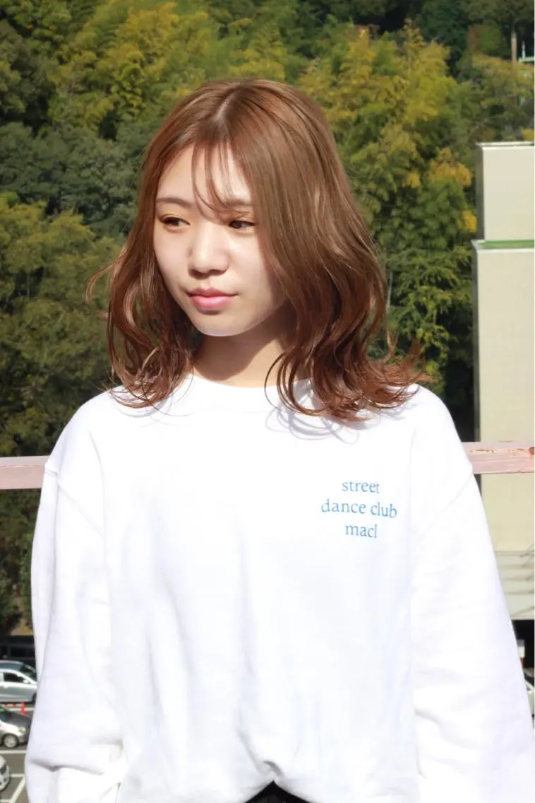 ミディアム カラー ベージュカラー ダブルカラー ハイトーンカラー ミルクティーベージュ カット ヘアカラー トリートメント Viage （ビアージュ）のヘアスタイル