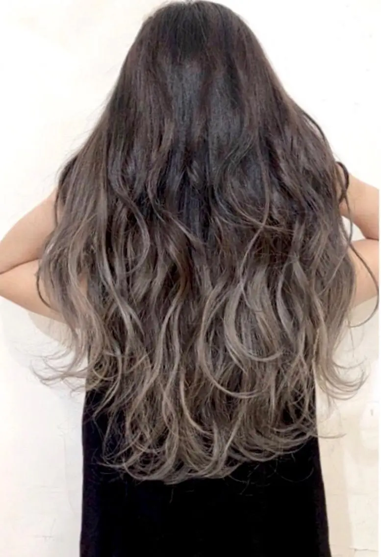 セミロング カラー グラデーションカラー グレージュ ケア剤オタク×海外 ヘア長谷川裕起のヘアスタイル