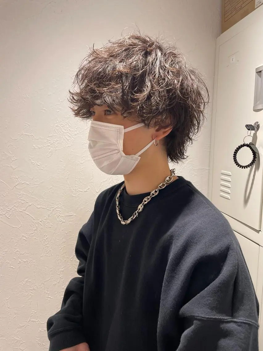 ショート カラー パーマ ヘアアレンジ メンズ キッズ ネイル マツエク・マツパ アイブロウ アップバング センターパート メンズハイトーン マッシュウルフ マッシュ カット パーマ トリートメント ヘッドスパ ヘアセット スパイキー/フェザー /波巻き/かいとのヘアスタイル