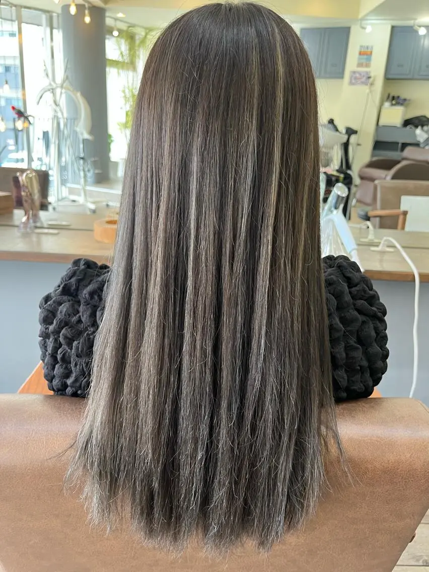 カラー バレイヤージュ ブリーチ ケアブリーチ ダブルカラー イヤリングカラー 戸川 紗良のヘアスタイル
