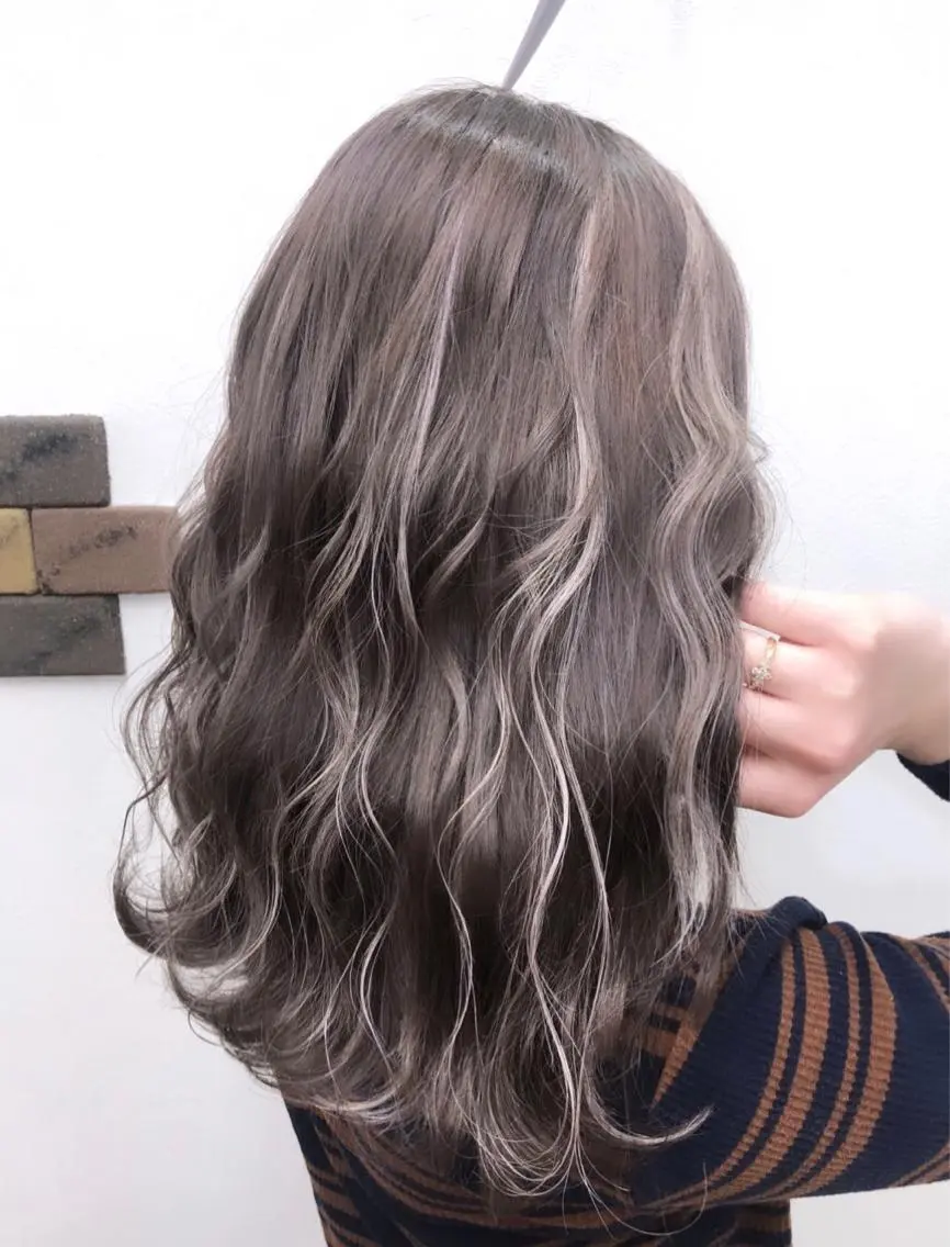 セミロング カラー ヘアカラー トリートメント エクステ MAKO ❤️🔥NEXTのヘアスタイル