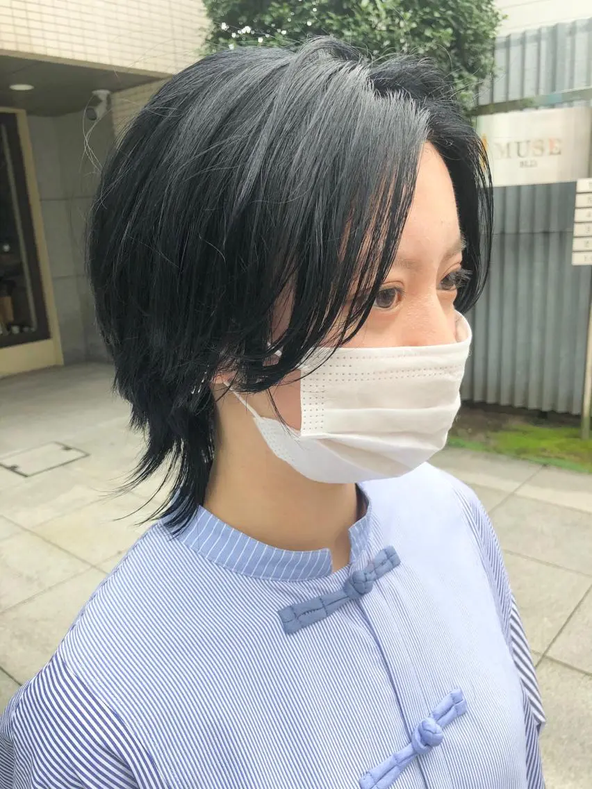 ショート カラー 黒髪 ブルーカラー ブルーブラック ウルフカット カット ヘアカラー 千葉 郁也のヘアスタイル