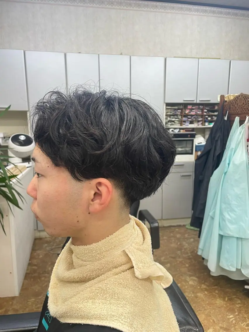 ミディアム メンズ フェードカット 海老原 コウのヘアスタイル