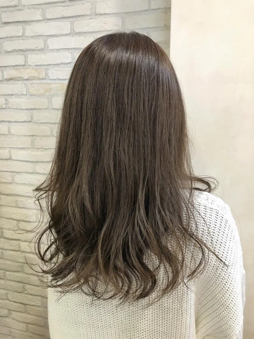 ロング カラー グレージュ ハイライトカラー ハイライト 大平 美沙のヘアスタイル