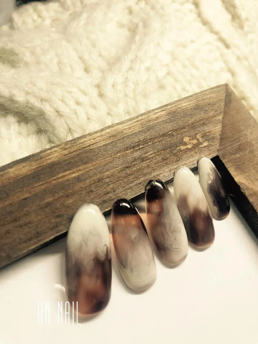 ネイル ブラウン ニュアンスネイル AN Nailのネイルデザイン